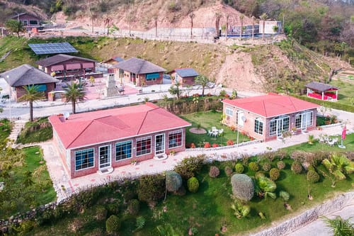 Brickwood Hill W/ Outdoor Pool