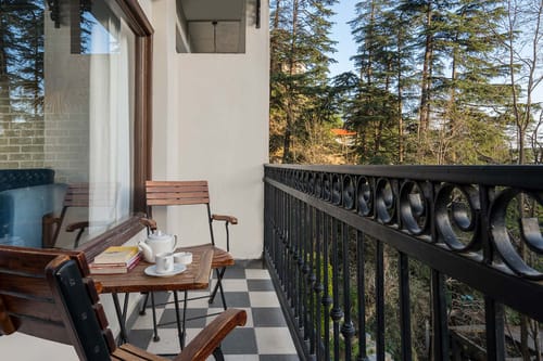 Pine Estate w/ Complimentary Breakfast – 6 bedroom villa in Shimla, Himachal Pradesh