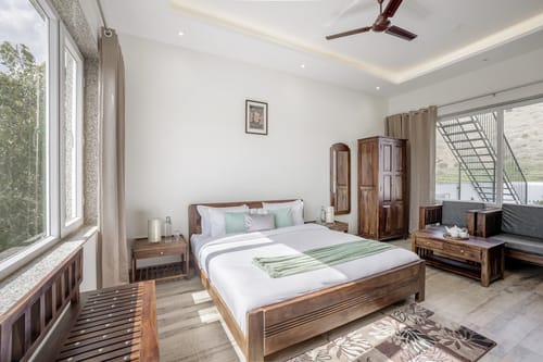 Kasturi Villa | 4-BHK Pet-Friendly Villa With Views of Sajjangarh Palace – 4 bedroom villa in Udaipur, Rajasthan