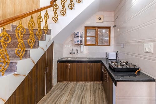 Vyasa Resorts | 2-BHK Duplex Cottage With Lounge Area, Balcony & Picturesque Hill Views| 5 mins From Mussorie Lake – 2 bedroom villa in Mussoorie, Uttarakhand