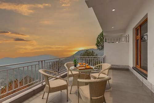 Querencia | Pet-friendly 5-BHK Villa With Sunset & Hill Views  – 5 bedroom villa in Kasauli, Himachal Pradesh