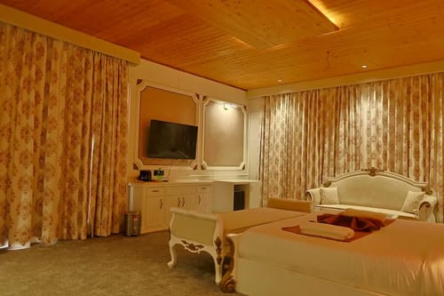 The English Country House | Victorian Suite 2