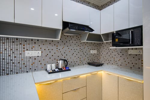 Miyabi Executive Suite | Elegant 1-BHK Suite With Common Pool, Gym & Restaurant – 1 bedroom villa in Delhi-ncr, Haryana