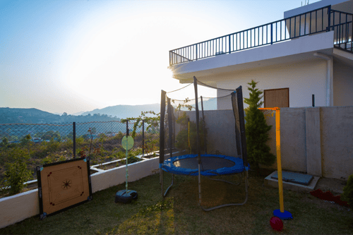 Clouds Nest | 4-BHK Pet-friendly Retreat With Terrace & Hill Views by Naukuchiatal – 4 bedroom villa in Nainital, Uttarakhand