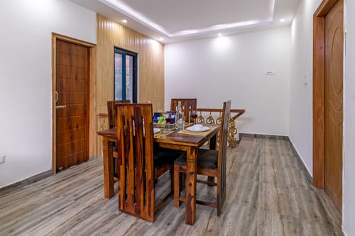 Vyasa Resorts | 2-BHK Duplex Cottage With Lounge Area, Balcony & Picturesque Hill Views| 5 mins From Mussorie Lake – 2 bedroom villa in Mussoorie, Uttarakhand