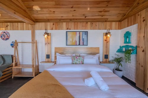 Top Tibba-Hilltop Stone Chalet 2 – 1 bedroom villa in Mussoorie, Uttarakhand