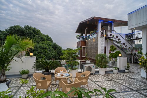 Sky Paradise | Pet-friendly 3-BHK Retreat With Gaming Zone, Home Theatre & Rooftop Gazebo – 3 bedroom villa in Dehradun, Uttarakhand