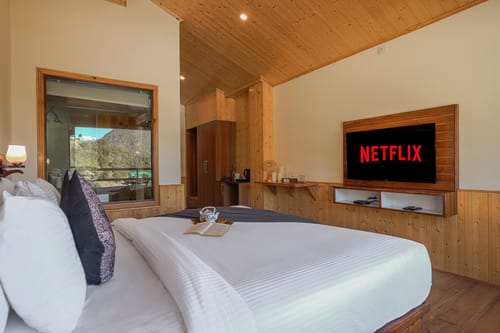 Stone Age | 1-Suite with Restaurant, Reception and Garden