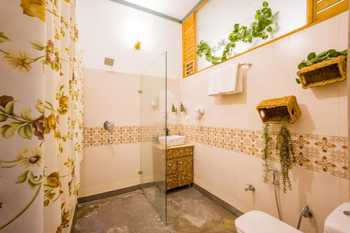 Raha Farms | 4-BHK Pet-friendly Villa with Private Pool, Restaurant, Shared Pool, Game Zone, & Gym on 5.5-Acre Land – 4 bedroom villa in Delhi Ncr, Delhi
