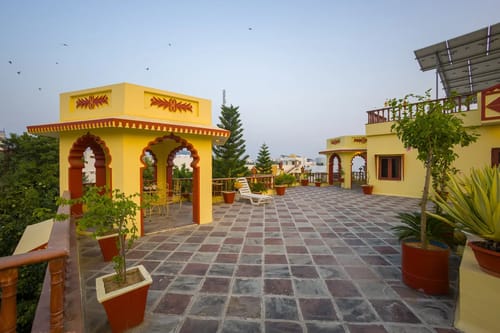 Abhimanyu Mansion Topaz | 2-BHK Haveli | Garden + Sit-Out Area | Central Location – 2 bedroom villa in Udaipur, Rajasthan