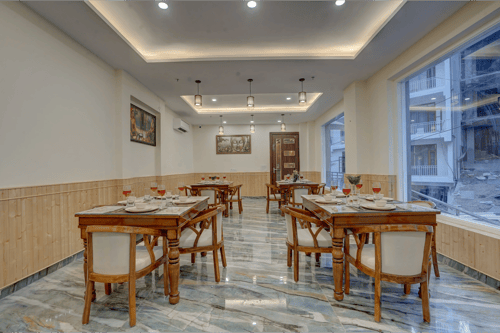 Serene Woods Hotel | 1-Room Retreat With Balcony, Lift & Restaurant Amid Nature  – 1 bedroom villa in Kasauli, Himachal Pradesh