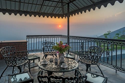 Horizon W/ Outdoor Pool – 4 bedroom villa in Kasauli, Himachal Pradesh