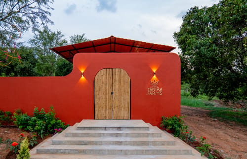 Tanira Farms Moonrise | Contemporary Pet- friendly Igloo Cottage with Pool, Bar and Garden – 1 bedroom villa in Bengaluru, Karnataka