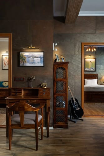 Zephyr Classic Cottage | Scenic Hill Getaway With Pool, Gym & Restaurant