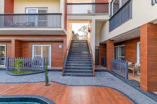 VanaSutra Resort | 1-Room Retreat On a Mini Forest Resort With Private Balcony & Shared Pool 15 Mins From Haridwar & Rishikesh – 1 bedroom villa in Haridwar, Uttarakhand