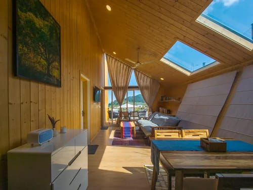 Hyun: Unique, Modern Cottage