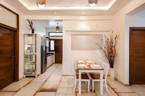 The Jazminn Earthroom | 3-BHK Pet-friendly Apartment with Shared Sit Out Area | Near Bengaluru Palace – 3 bedroom villa in Bengaluru, Karnataka