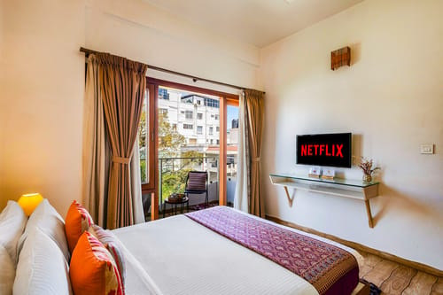 The Jazminn Timberwood | 3-BHK Pet-friendly Apartment with Shared Sit Out Area | Near Bengaluru Palace – 3 bedroom villa in Bengaluru, Karnataka