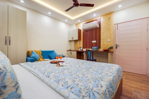 Hillshades Retreat | 6-BHK Villa With Sit-out Area, Private Pool, Restro, Game Zone, Panoramic Hill Views & a Lift – 6 bedroom villa in Kasauli, Himachal Pradesh