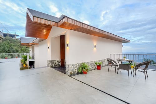 Himalayan Escape Calmara Cottage | 1 Hillside with Bathtub, Kitchenette, Shared Garden, Terrace & Views