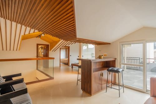 Royce Cottage | Luxe Hilltop 4-BHK Retreat With Indoor Bar, Terrace & Scenic Views