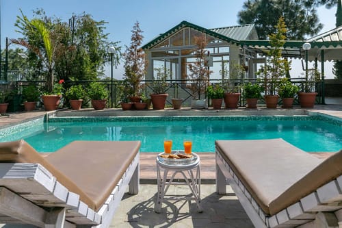 Villa Mountain Crest w/ Outdoor Pool – 6 bedroom villa in Kasauli, Himachal Pradesh