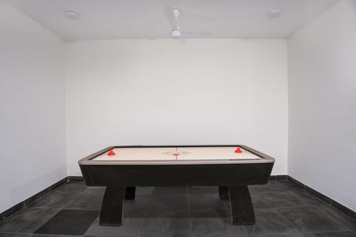Urvi Grand Luxe Suite | Serene Farmstay With Garden, Common Pool & Dining Area – 1 bedroom villa in Bengaluru, Karnataka