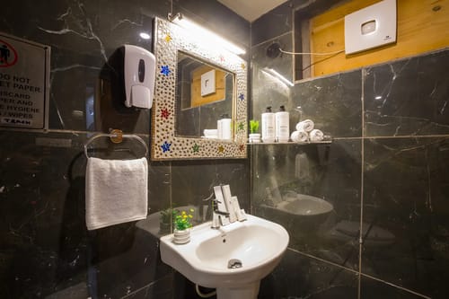 Zephyr Sierra | 2-BHK Hillside Villa With Common Pool, Gym & Restro – 2 bedroom villa in Mussoorie, Uttarakhand