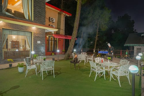 Golden Meadow Villa | Pet-friendly Hillside 3-BHK Retreat With Outdoor Lounge, Balcony & Scenic Views – 3 bedroom villa in Kasauli, Himachal Pradesh