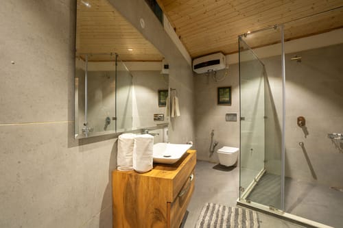 Moon @ Aykon Estate W/ Outdoor Pool – 2 bedroom villa in Kasauli, Himachal Pradesh