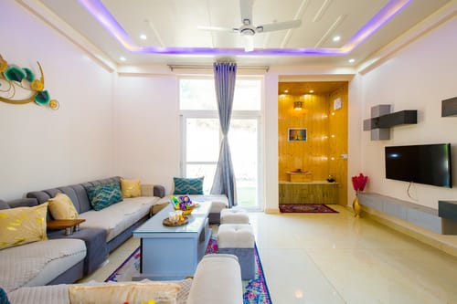 Clouds Nest | 4-BHK Pet-friendly Retreat With Terrace & Hill Views by Naukuchiatal – 4 bedroom villa in Nainital, Uttarakhand