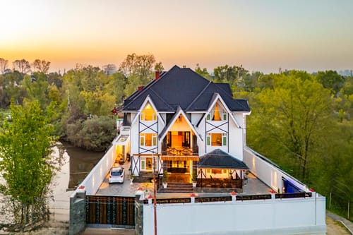Walnut @ Gauhar w/ Indoor Jacuzzi – 4 bedroom villa in Srinagar, Jammu And kashmir