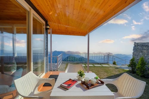 Top Tibba - Wooden Cabin with balcony & garden – 1 bedroom villa in Mussoorie, Uttarakhand