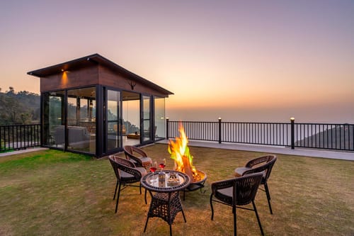 3 Rooms @ Savara w/ Heated Infinity Pool and Jacuzzi Villa in Kasauli
 – 3 bedroom villa in Kasauli, Himachal Pradesh