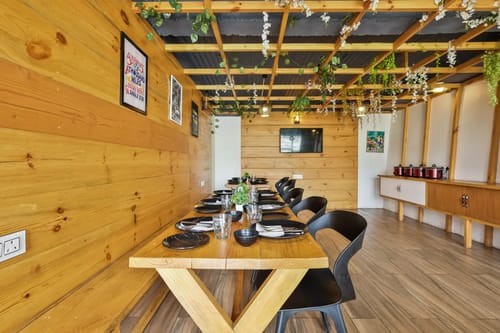 Luxurious Pahadi Retreat