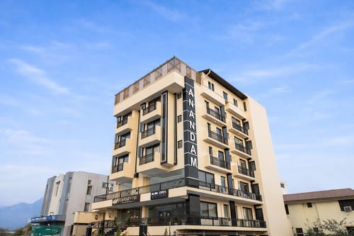 Anandam In The Himalayas Indigo | Suite With Restaurant, Lift & Lounge Near Triveni Ghat – 1 bedroom villa in Rishikesh, Uttarakhand
