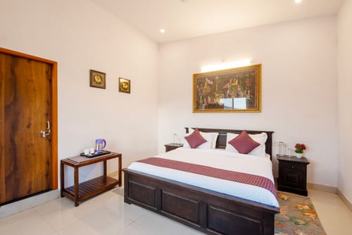 Colonel Retreat | 3-BHK Hideaway with Private Pool & Gardens Near Ubeshwar Mahadev Temple – 3 bedroom villa in Udaipur, Rajasthan