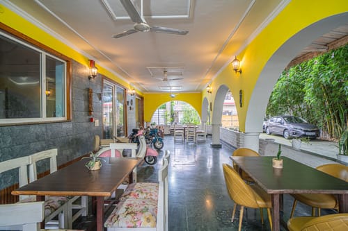 Impreza Luxury Stays Deluxe Room | Pet-friendly 1-Room Retreat With Common Lounge Area, Garden, Verandah & Restro – 1 bedroom villa in Dehradun, Uttarakhand