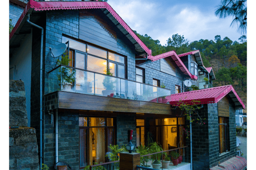 Kasauli Woods Cottage | Hillside 3-BHK Retreat With Outdoor Lounge, Balcony & Scenic Views
