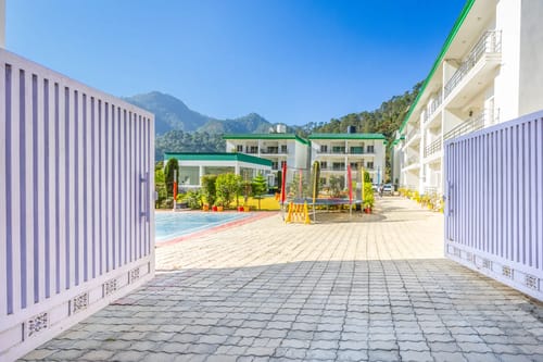 Kingdom Heartz | Elegant Pet-friendly 2-BHK Apartment With Balcony, Common Pool, Common Garden & Restaurant  – 2 bedroom villa in Nainital, Uttarakhand
