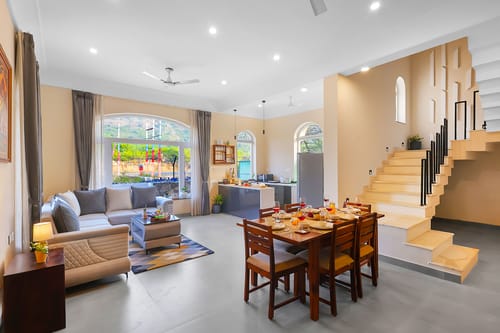 Vaikunth Villa | 3 BHK Getaway with Rooftop Pool, Sit-out Area, Jacuzzi, Scenic Lake & Hill Views – 3 bedroom villa in Udaipur, Rajasthan