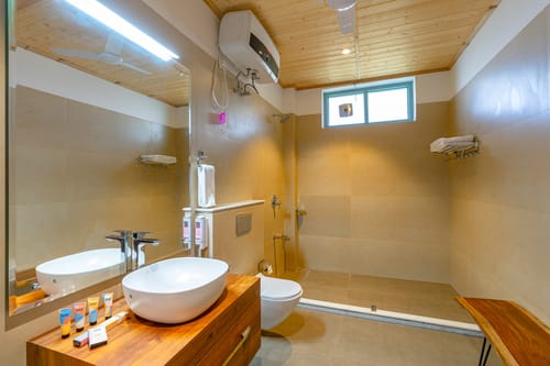 Utopia @ Aykon Estate w/ Outdoor Pool – 8 bedroom villa in Kasauli, Himachal Pradesh
