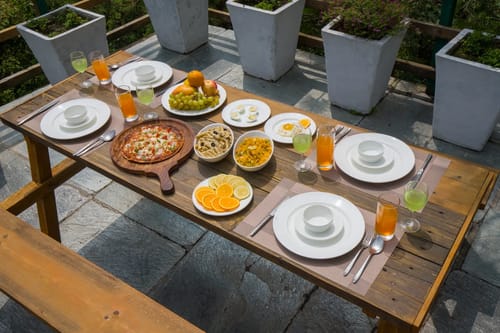 Suro Woodcrest Chalet | Pet-friendly Stay With Loft, Restaurant & Outdoor Seating – 1 bedroom villa in Shimla, Himachal Pradesh