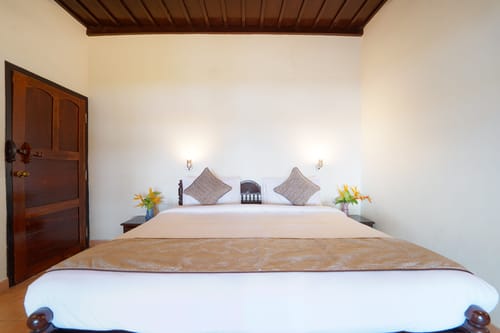 Vembanad House | Lakeside Heritage 4-Bedroom Retreat with Garden & Outdoor Sitting Area – 4 bedroom villa in Alappuzha, Kerala
