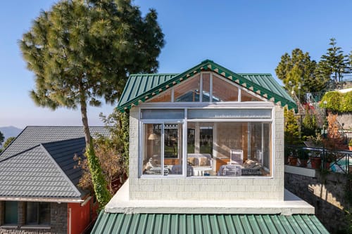 Villa Mountain Crest w/ Outdoor Pool – 6 bedroom villa in Kasauli, Himachal Pradesh