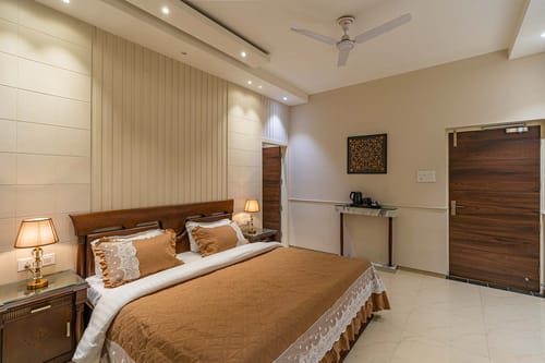 D’Amour w/ Breakfast