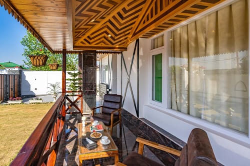 Walnut @ Gauhar w/ Indoor Jacuzzi – 4 bedroom villa in Srinagar, Jammu And kashmir