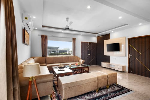 Unique Farmhouse | Pet-friendly 4-BHK Farmhouse With Private Pool, & Garden – 4 bedroom villa in Delhi Ncr, Delhi