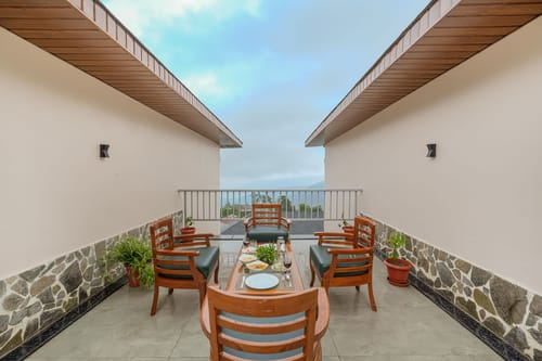 Himalayan Escape Serenica Cottage | 1 Hillside with Bathtub, Kitchenette, Shared Garden, Terrace & Views