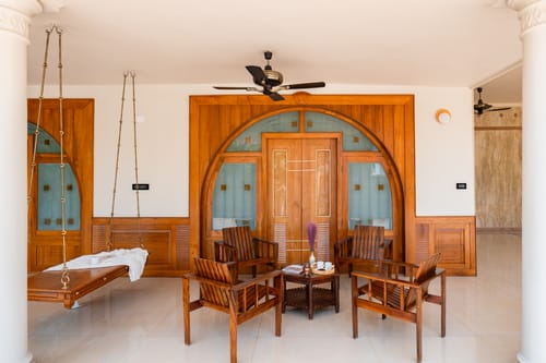 Valiyaveetil Mansion | 5-BHK Mansion With Private Pool, Home Theatre, Garden & Lift | Near New Marine Drive – 5 bedroom villa in Kochi, Kerala